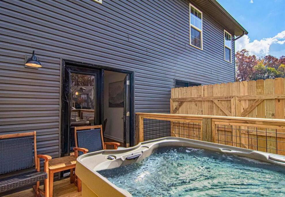 Willow Trace: Family Retreat, Hot Tub, Gaming! Pigeon Forge Esterno foto